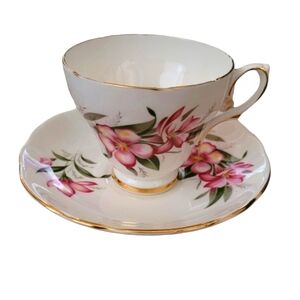 Vintage - Royal Kendall Bone China Floral  Tea Cupmand Saucer‎ Set